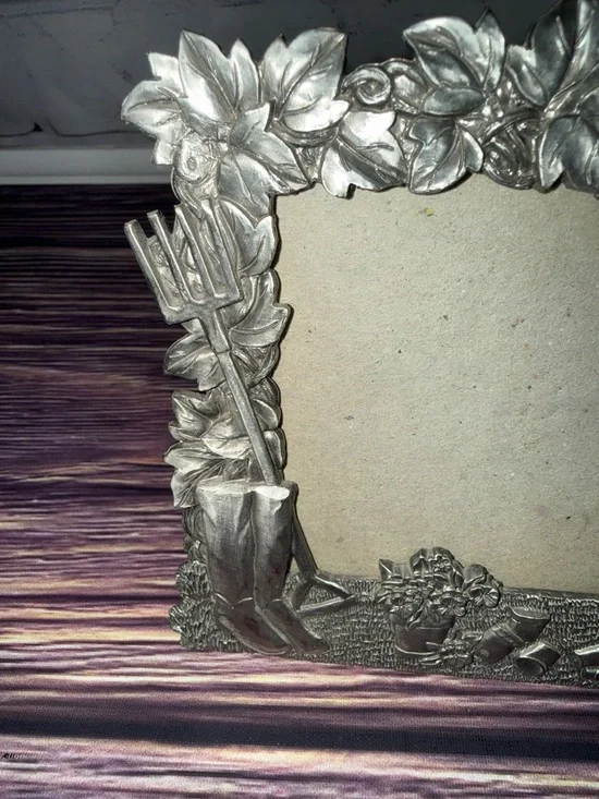 Perfect Art Nouveau Pewter Garden Theme Silver Photo Frame. Watering Can Flowers - Picture 6 of 16